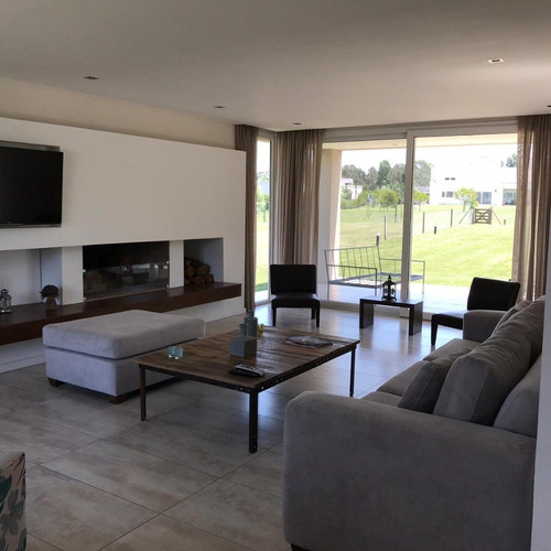 Increible Casa En Venta Barrio Privado Rumenco