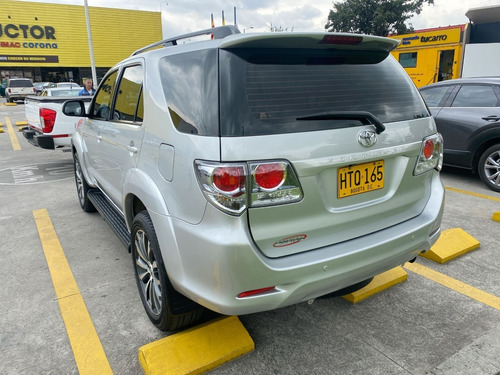 Imagen 6 de 25 de Toyota Fortuner 2.7