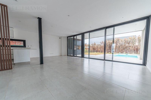 Imagen 9 de 25 de Casa En Venta En Los Castaños - Nordelta