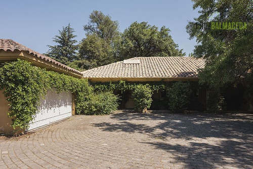 Casa En Venta De 4 Dorm. En Las Condes