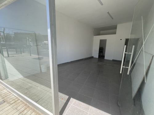 Se Arrienda Local En Transitado Strip Center