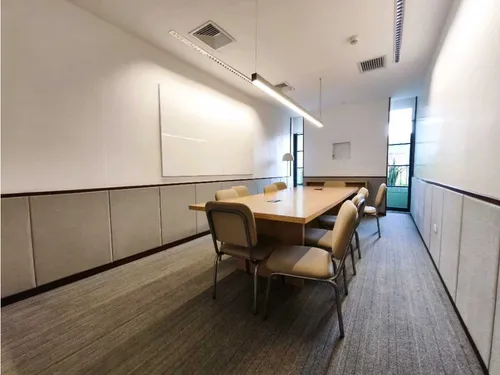 Oficina Amoblada Arriendo De 1.306m2 En Medellín Poblado