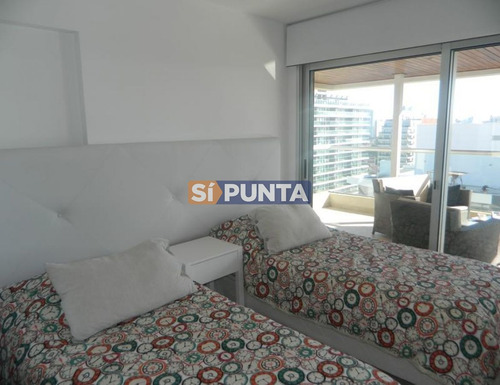 Imagen 13 de 30 de Brava, Edificio Con Servicios