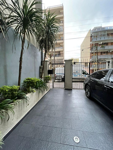 Departamento En Venta De 3 Ambientes Con Balcón Y Espacio Guardacoche- Wilde