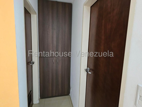Se Alquila Bello Apartamento En La Candelaria Mls 26-214