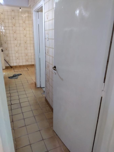Casa Con 2 Dormitorios, Garage Cubierto Y Fondo Libre. Banfield Este.-