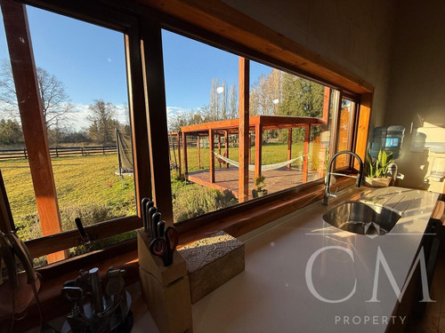 Hermosa Casa En Parcela De 8.000 M2 En Trafún.