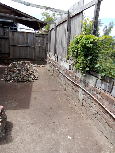 Cada Em Contrusao E Uma De Madeira Terreno 27x10 Mais Uma