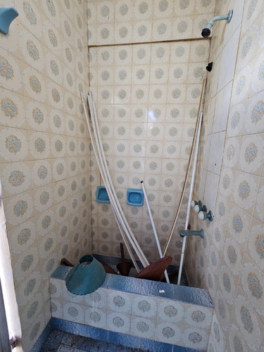 Venta Casa 4 Ambientes Con Consultorio Instalado. Fondo Libre Con Galería. Berazategui Oeste