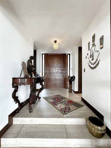 Casa En Venta De 6 Dorm. En Lo Barnechea