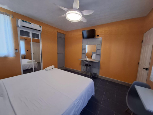 Hotel En Venta En El Puerto De Progreso Yucatan, A 350 Metros Del Mar, Funcionand