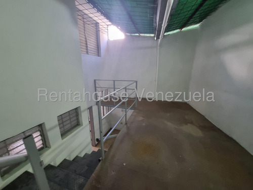 Maritza Lucena Alquila Amplio Local, Excelente Oportunidad De Ampliar Su Negocio En Centro De Barquisimeto, Con Mezzanina, Tanque Subterráneo Y Bomba, Zona Comercial, Vigilancia.