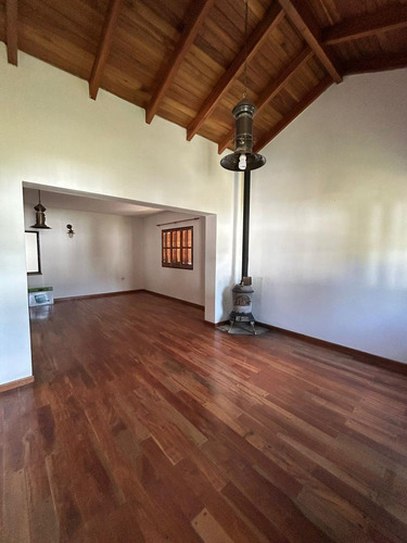 Casa 3 Dormitorios + Departamento Independiente Pileta