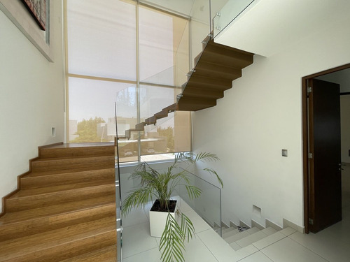 Residencia Exclusiva En Renta En Villas Regency Jurica