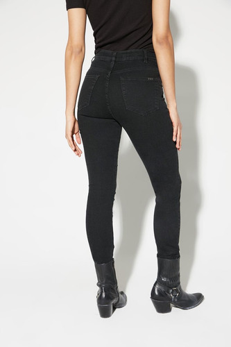 Jean Complot Slim Negro (Usado)