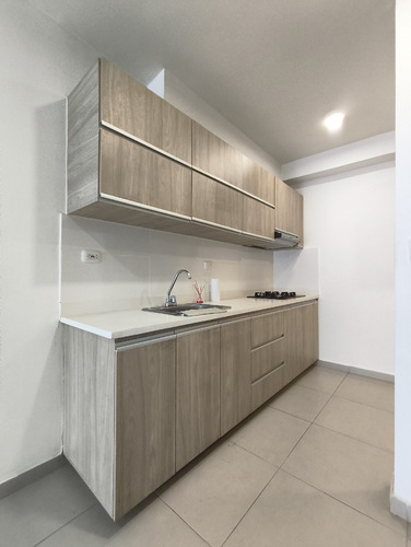 Apartamento En Venta En La Riviera. Cod V30782