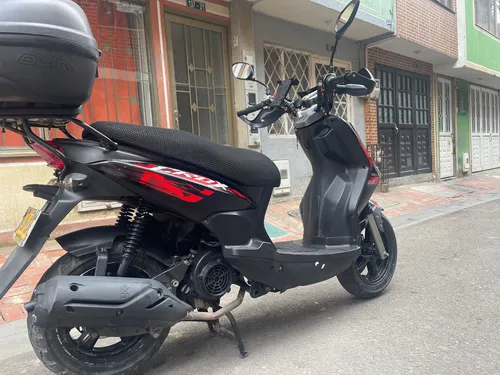 Sym Crox 150 R 2019, Color Negro/rojo, Maletero