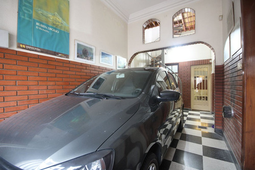 Casa Con Terraza Y Cochera En Parque Avellaneda