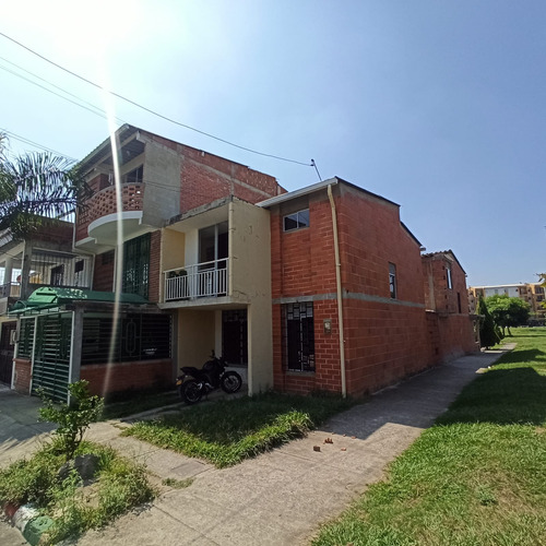 Casa Esquinera De 2 Niveles En  Candelaria, Valle Del Cauca