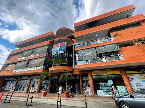 Adquiere Este Local Ubicado Centro Comercial De Alto Tráfico En Maracay  Mfc 24-17561