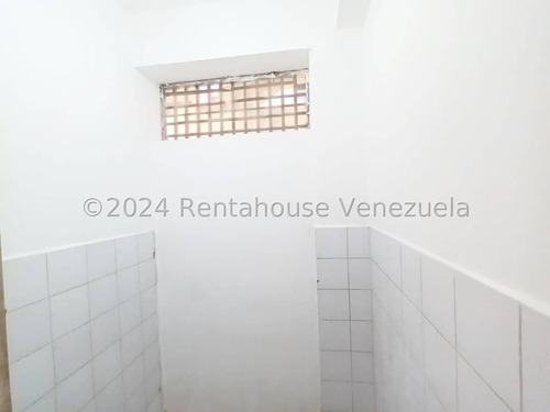 Dalisa Bigott Alquila Local Comercial En Zona Centro Oeste | 88 M² | Luz 110v-220v, 1 Baño, Tanque 20mil Litros | Estacionamiento Descubierto | Barquisimeto #25-1862