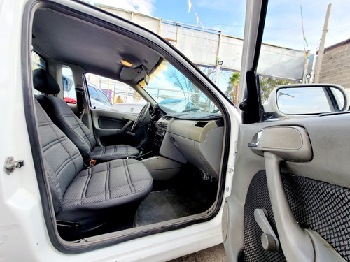 Imagen 9 de 10 de Volkswagen Pointer Pick-up Modelo 2001