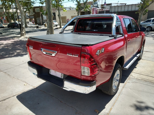 Imagen 8 de 10 de Toyota Hilux Sr 4x4 2017