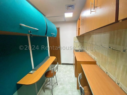 Oficina Amoblada Y Con Excelente Distribución Amoblada En Alquiler Ccct Caracas