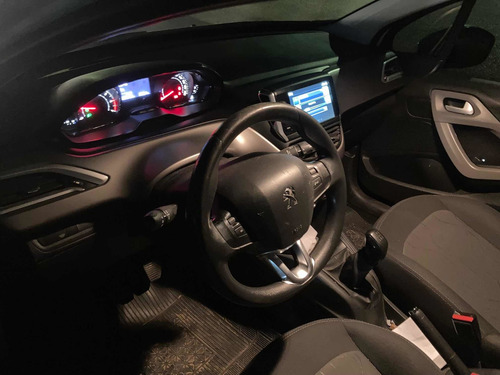 Imagen 7 de 7 de Peugeot 208 2017 1.6 Allure