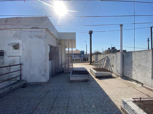 Lega Propiedades Vende En Exclusividad Excelente Inmueble De 4 Dormitorios, 2 Cocinas, 2 Baños Y Garage, Con Gran Potencial En El Centro De La Ciudad De La Paz.