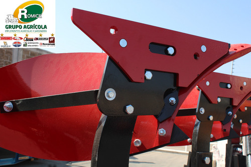 Arado Hidraulico Agricola 4 Rejas Marca Famaq P Tractor