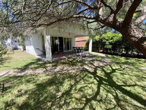 Imagen 2 de 27 de Venta Casa 2 Dormitorios Más Dependencia Playa Mansa Punta Del Este