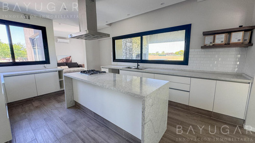 Venta Casa - Barrio El Millord / Pilara - Vista A Cancha De Polo