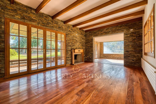 Espectacular Casa Completamente Remodelada En Sect...