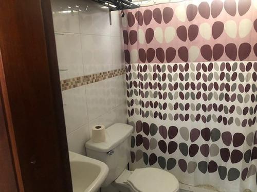 Imagen 16 de 28 de En Venta Espaciosa, Iluminada Y Ventilada Casa Ubicada En La Parte Alta De La Urb. El Marqués.