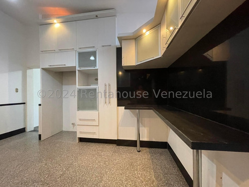 Casa Quinta En Venta Urb El Castaño Maracay Toda Remodelada Cocina Empotrada Amplia Y Cómoda Nela 25-1318