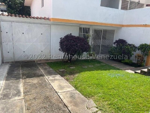  *mm&ne/ Amplia  Casa De 2 Niveles En Venta.  Los Libertadores Barquisimeto  Lara, Venezuela , Maribelm & Naudye/  4 Dormitorios  4 Baños  495 M² 