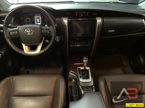 Imagen 7 de 13 de Toyota Fortuner Dubai Vxr