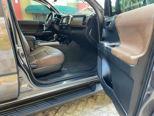 Imagen 9 de 15 de Toyota Tacoma Limited 4*2 Americana