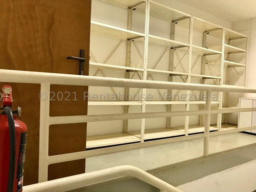 Imagen 11 de 14 de Se Vende Hermoso Edificio De 3 Pisos Ubicado En La Única Calle Industrial De Prados Del Este Código: 22-13487