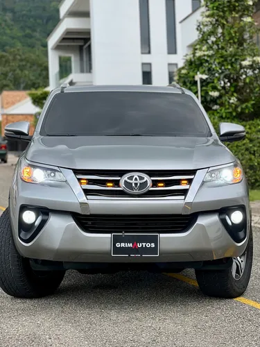 Toyota Fortuner SW4 XROAD 4x4 2.8l