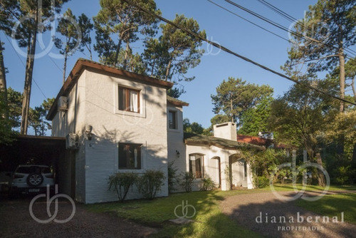 Casa En Pinares, 3 Dormitorios - Ref: 43196
