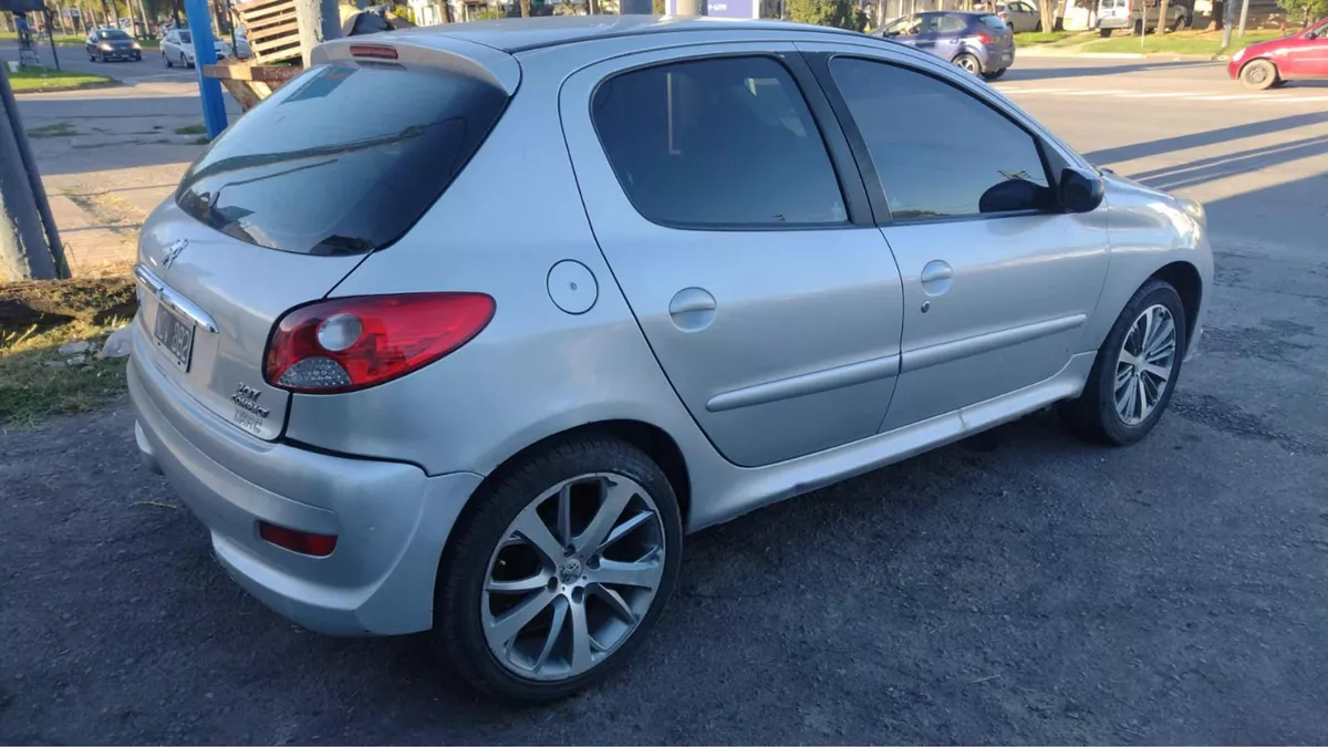 Peugeot 207 1.4 Sedan Active 75cv