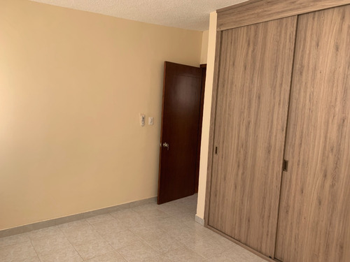 Casa En Un Solo Nivel Con Excelentes Acabados, Cocina Nueva, Recién Remodelada.