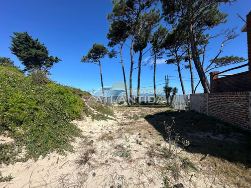 Venta De Hermoso Terreno, Con Vista Al Mar, Ubicado En La Rambla De Las Toscas. Inm Atlántida.