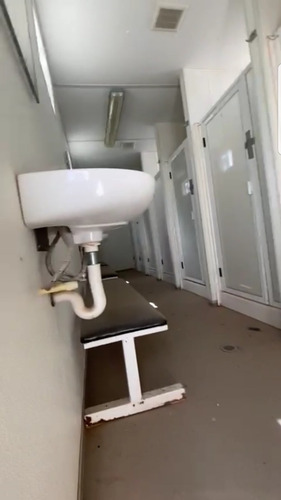 Imagen 5 de 11 de Baños Regaderas Móviles Caseta Remolque Traila 8x32 Pies