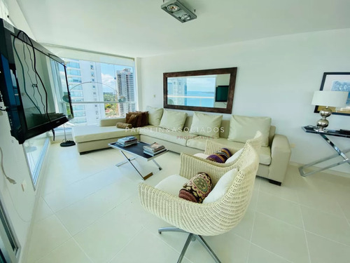 Apartamento En Venta De 3 Dormitorios En Seasons Tower, Punta Del Este.