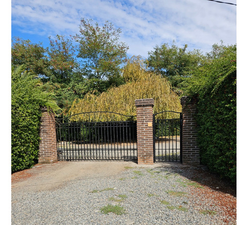 Venta De Propiedad Con Gran Terreno Y Casa Espaciosa