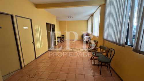 Se Vende Amplio Departamento 2d 1b En Sector Residencial