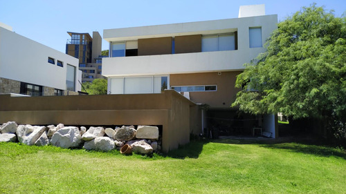 Casa 4 Dormitorios En Suite Con Vistas A Las Sierras En Barrio Privado La Cuesta